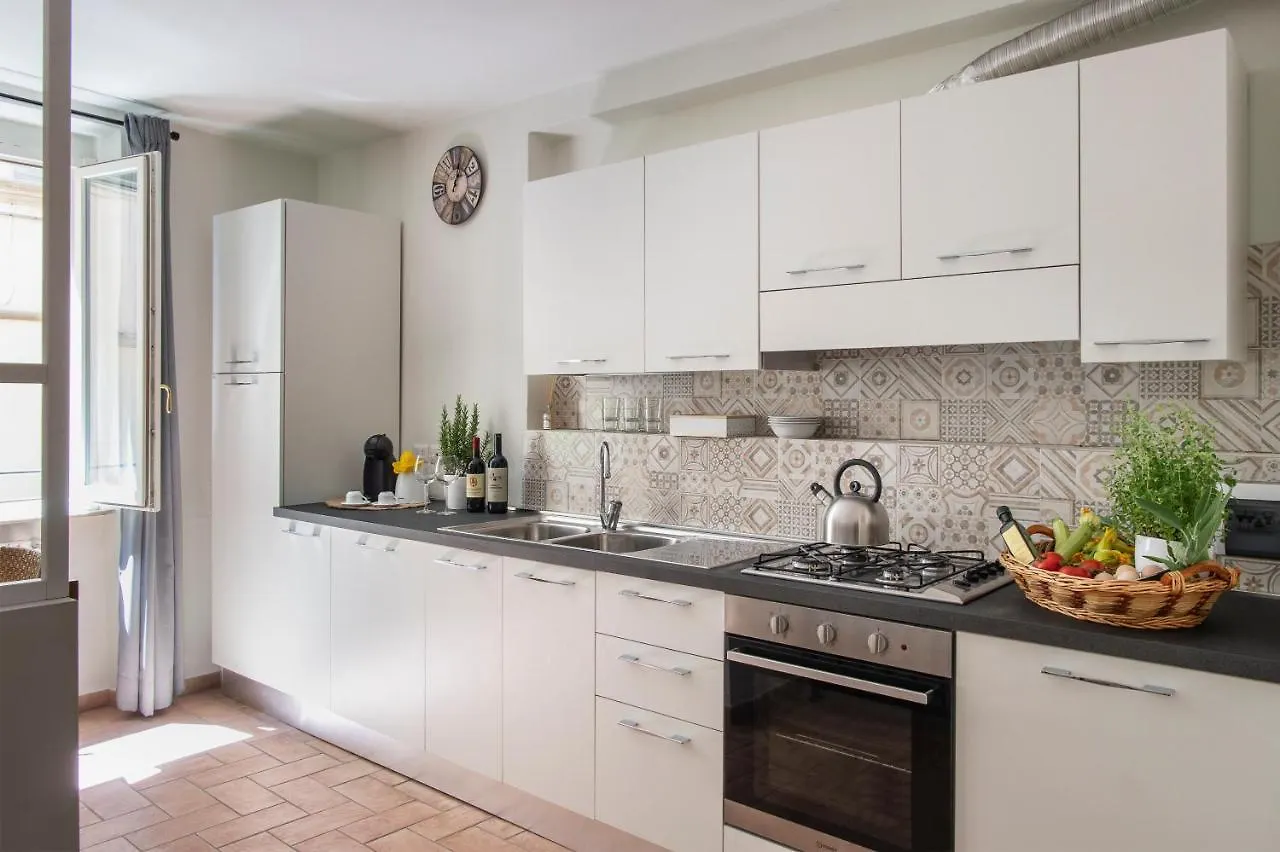 아파트 Scacciapensieri Guest House 아레초