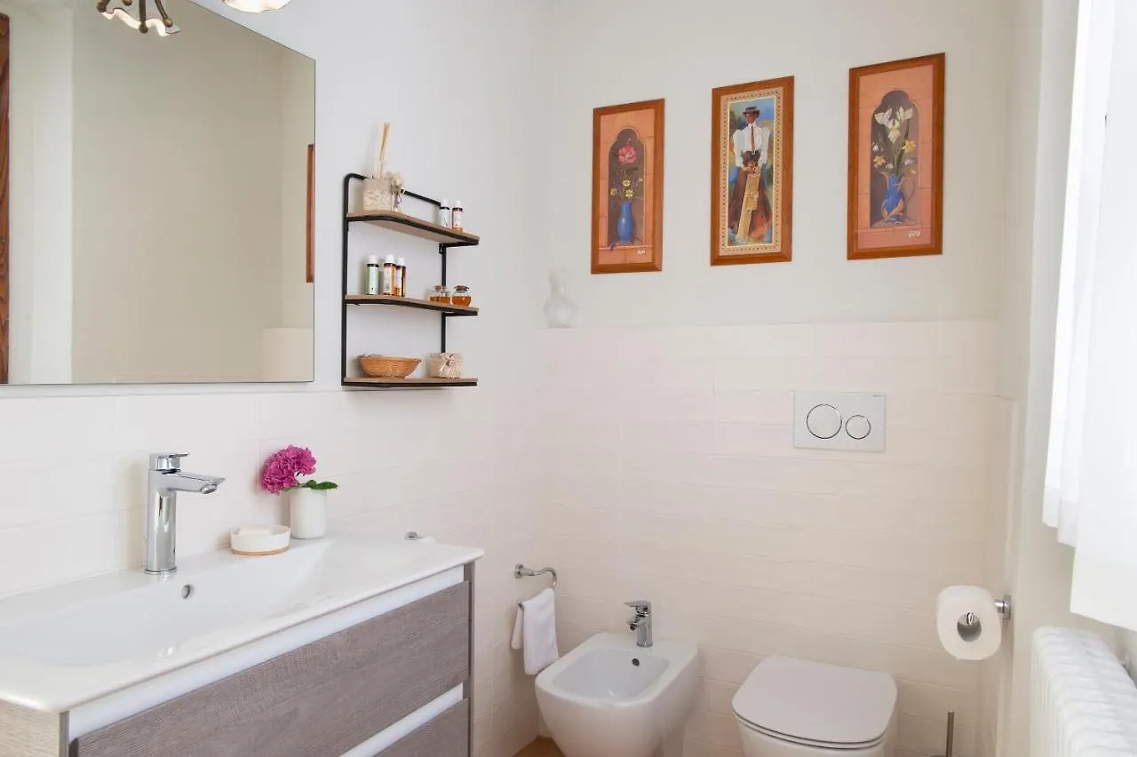 아파트 Scacciapensieri Guest House 아레초